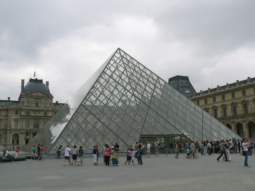 Le Louvre: pyramide du louvre 031